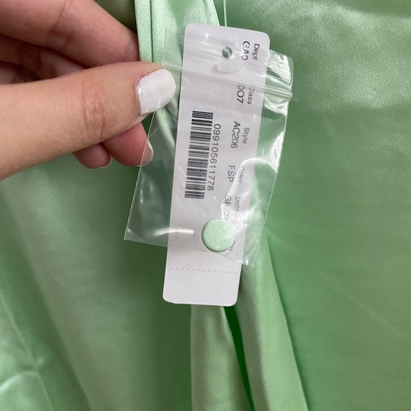 J.Crew Collection 100% Silk Mint Green Blouse S NWT - Picture 3 of 5